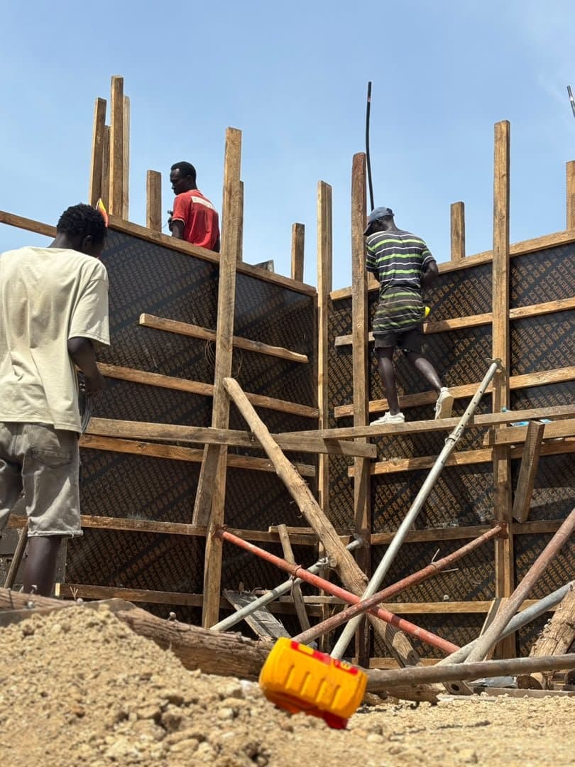 Exterior Rammed Earth Walls — photo 2